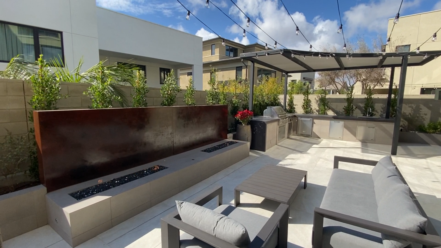 Modern Design: Indoor/Outdoor Living - 7 Designs + Development